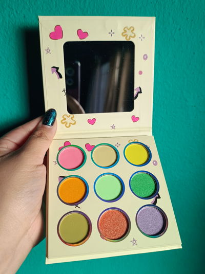 Paleta de sombras Kuromi con espejo 