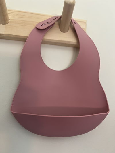 Babero Silicona Liso Rosa 