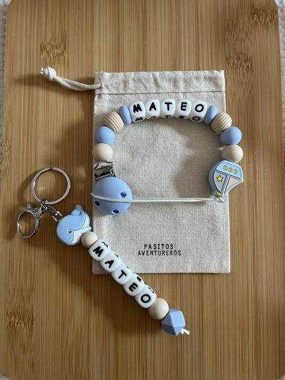 Combo llavero(hasta 6 letras)+Portachupete personalizado