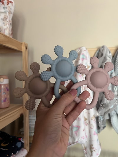 Mordillo sonajero texturado (3 colores)