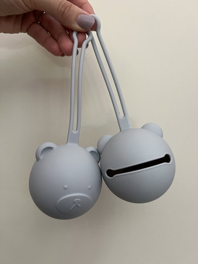 Guardachupetes gris claro