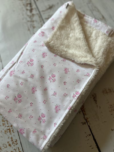 Manta Reversible Corderito Rositas 