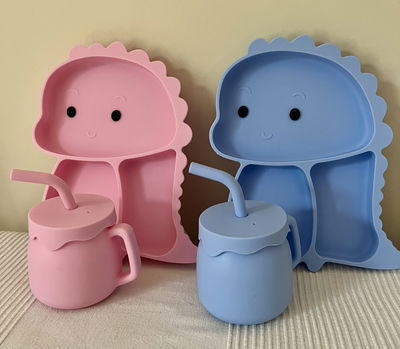 Kit De Alimentación Silicona Anticaída Dinosaurio Y Vaso Bombilla (Rosa Y Azul)