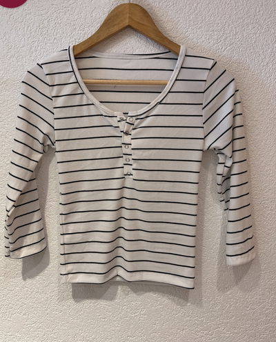 REMERA MORLEY BOTONES 