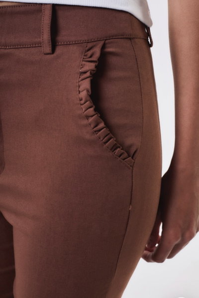 PANTALÓN CON VOLADOS