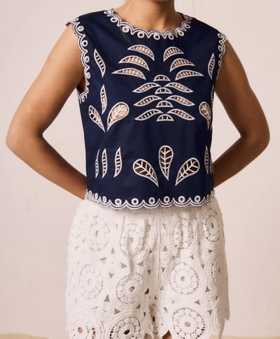 MUSCULOSA BORDADA CALADA