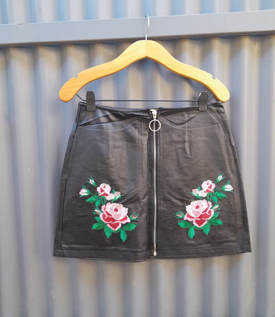 POLLERA ECOCUERO BORDADA