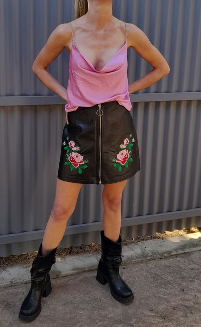 POLLERA ECOCUERO BORDADA