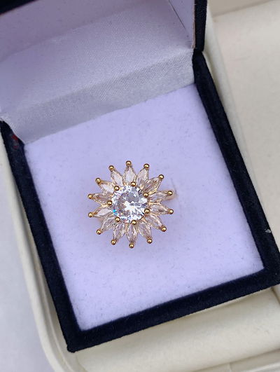 Anillo flor golden: giratorio