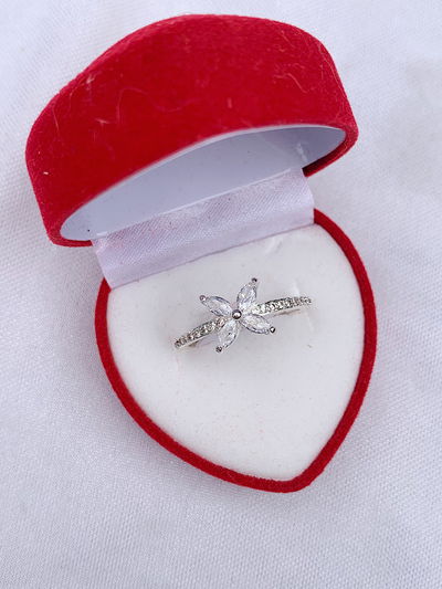 Anillo pétalos - blanco 