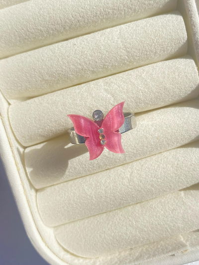 Anillo mariposa rosa fuerte