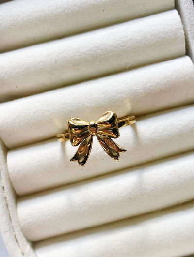 Anillo moñito: golden