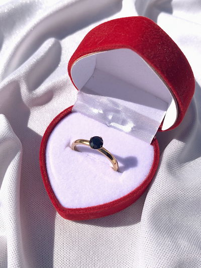 Anillo piedrita negra