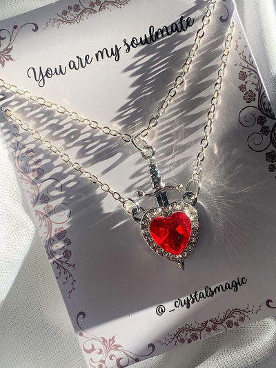 Collar corazón y daga / modelo 2