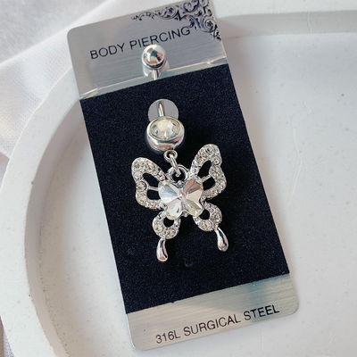 Piercing ombligo: mariposa blanca