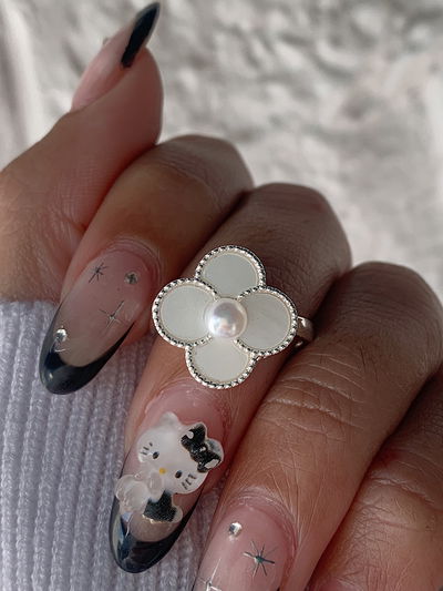 Anillo giratorio - flor con perla 