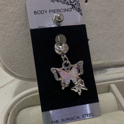 Piercing ombligo: mariposa doble