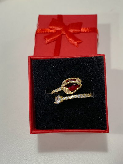 Anillo tulipán: piedra roja