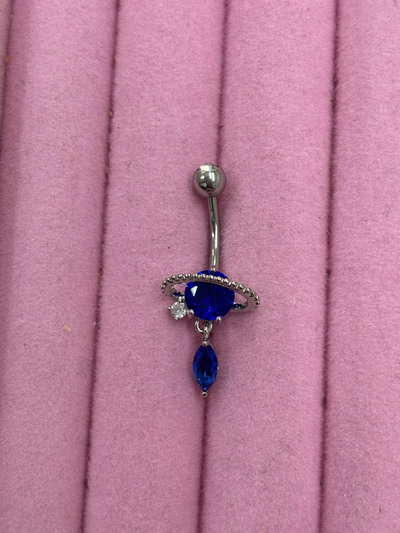 Piercing azul colgante