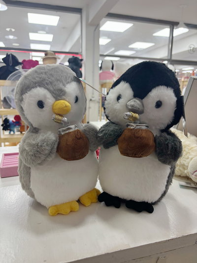 Peluche Pingüino con mate