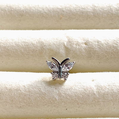Piercing hélix/tragus: mariposa