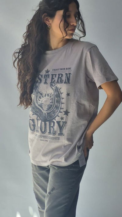 Remera Gris Cemento "Western Glory"