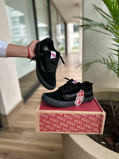 vans knu total black