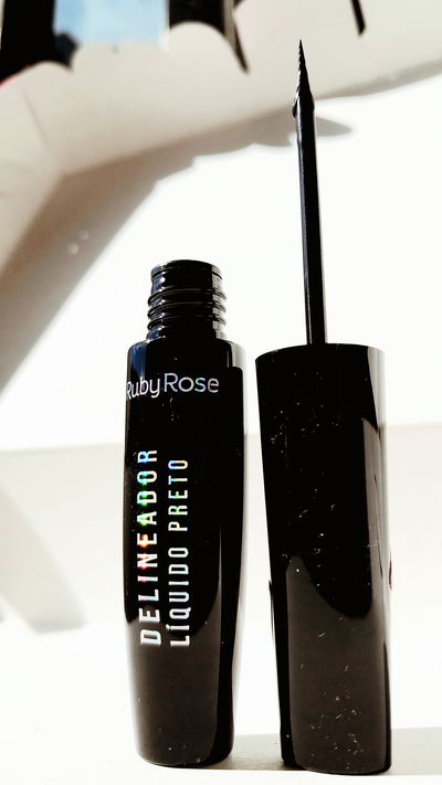 Delineador Preto - Ruby Rose