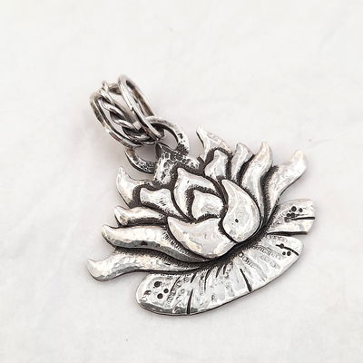 Dije Flor de Loto III