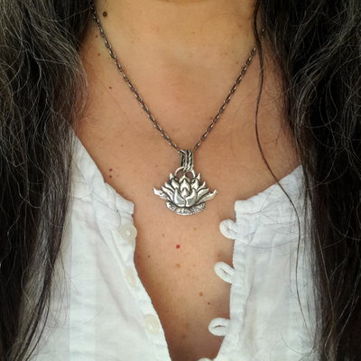 Dije Flor de Loto II