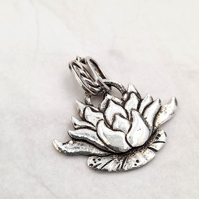 Dije Flor de Loto II