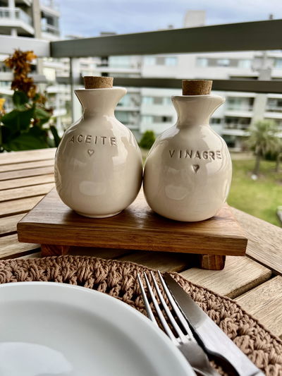 Set Oliver- Aceitera y Vinagrera con base de madera 