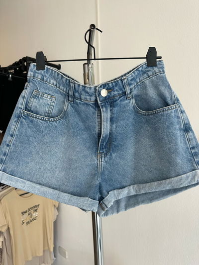 Short jean mom