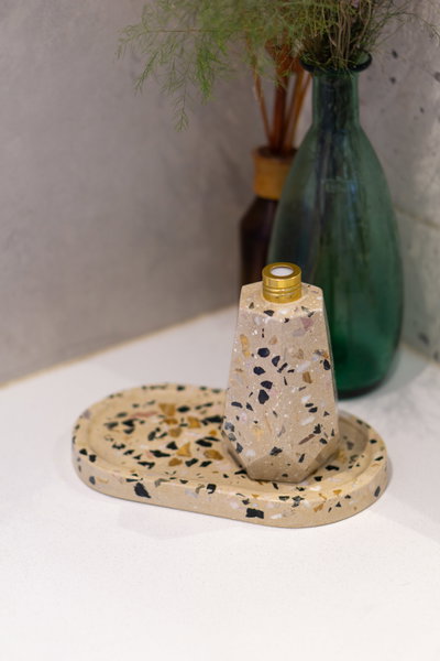 Set decorativo en terrazzo | Difusor de Ambientes con Varillas + Bandeja Oval Grande