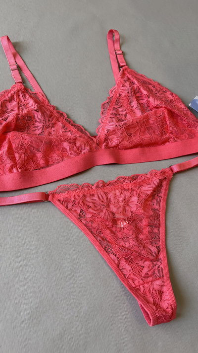 Conjunto triangulo de puntilla y tanga regulable "Uailee" Art.1006