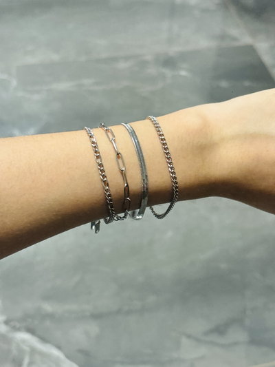 pulseras de acero plateado