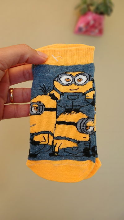 SOQUETES MINIONS FONDO GRIS 