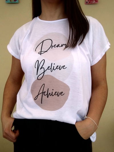 REMERA DREAM BELIEVE ACHIEVE