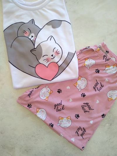 PIJAMA GATITOS CORAZÓN 
