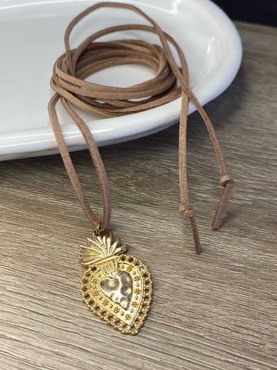 COLLAR GAMUZA CORAZON 
