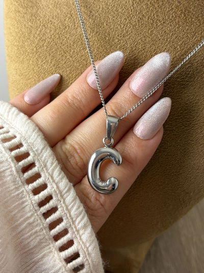 COLLAR INICIAL C AQ