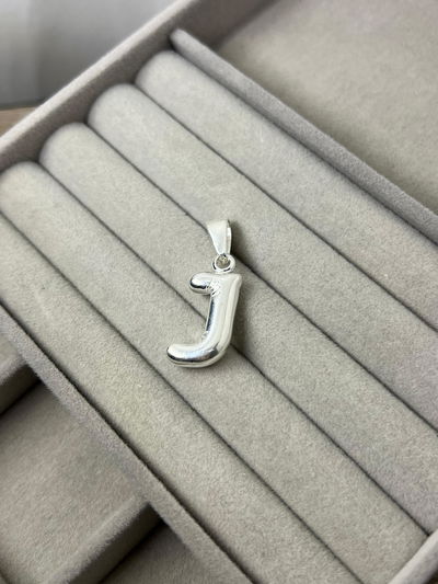 DIJE INICIAL J