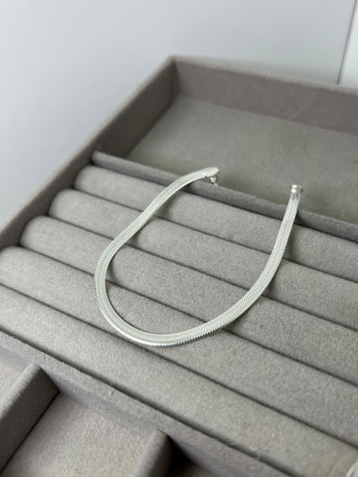Pulsera chata