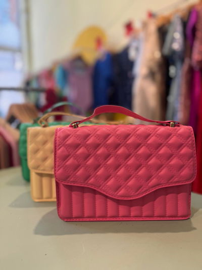 Cartera de mano color pastel