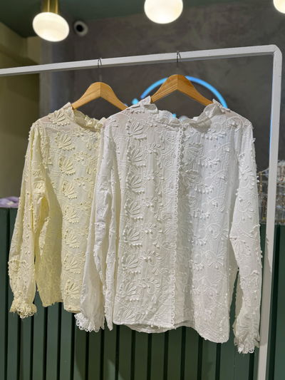 Camisa de broderie bordada 