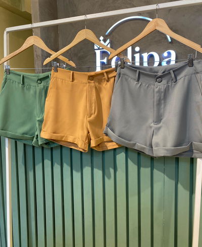 Short sandy botón forrado 