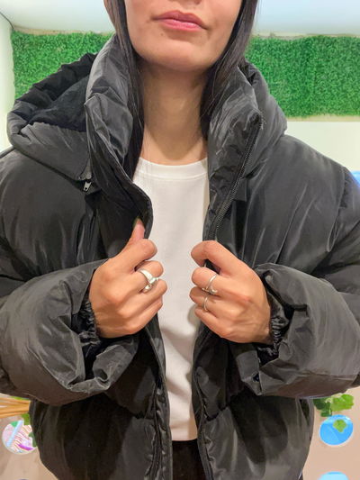 Campera puffer engomado con piel, elástico en cintura