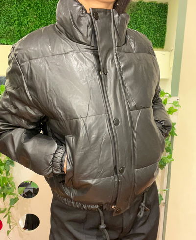 Campera puffer engomada 