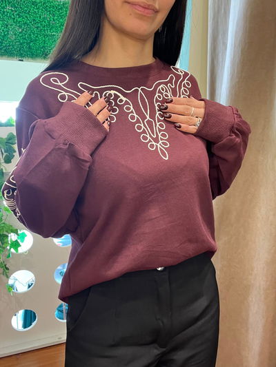 Sweter con bordado 