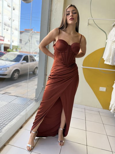 Vestido de fiesta con tiritas